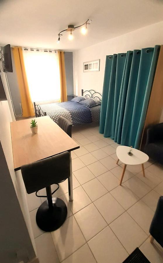 Charmant Studio En Plein Centre Avec Parking Saint-Omer  Exterior photo