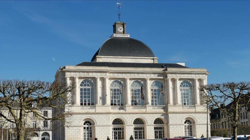 Charmant Studio En Plein Centre Avec Parking Saint-Omer  Exterior photo
